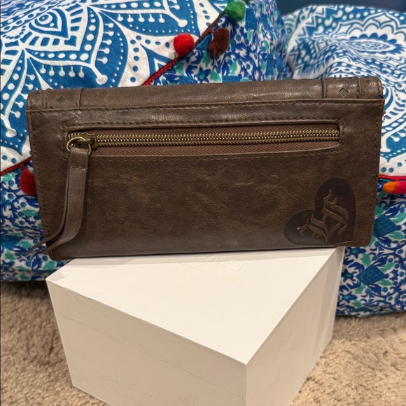 Loungefly Brown Skull Embossed Wallet - Picture 2 of 3